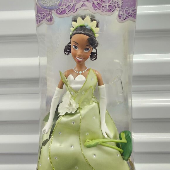 Disney Store Exclusive The Princess Tiana & The Frog Princess Tiana Doll (2009) - Picture 14 of 16